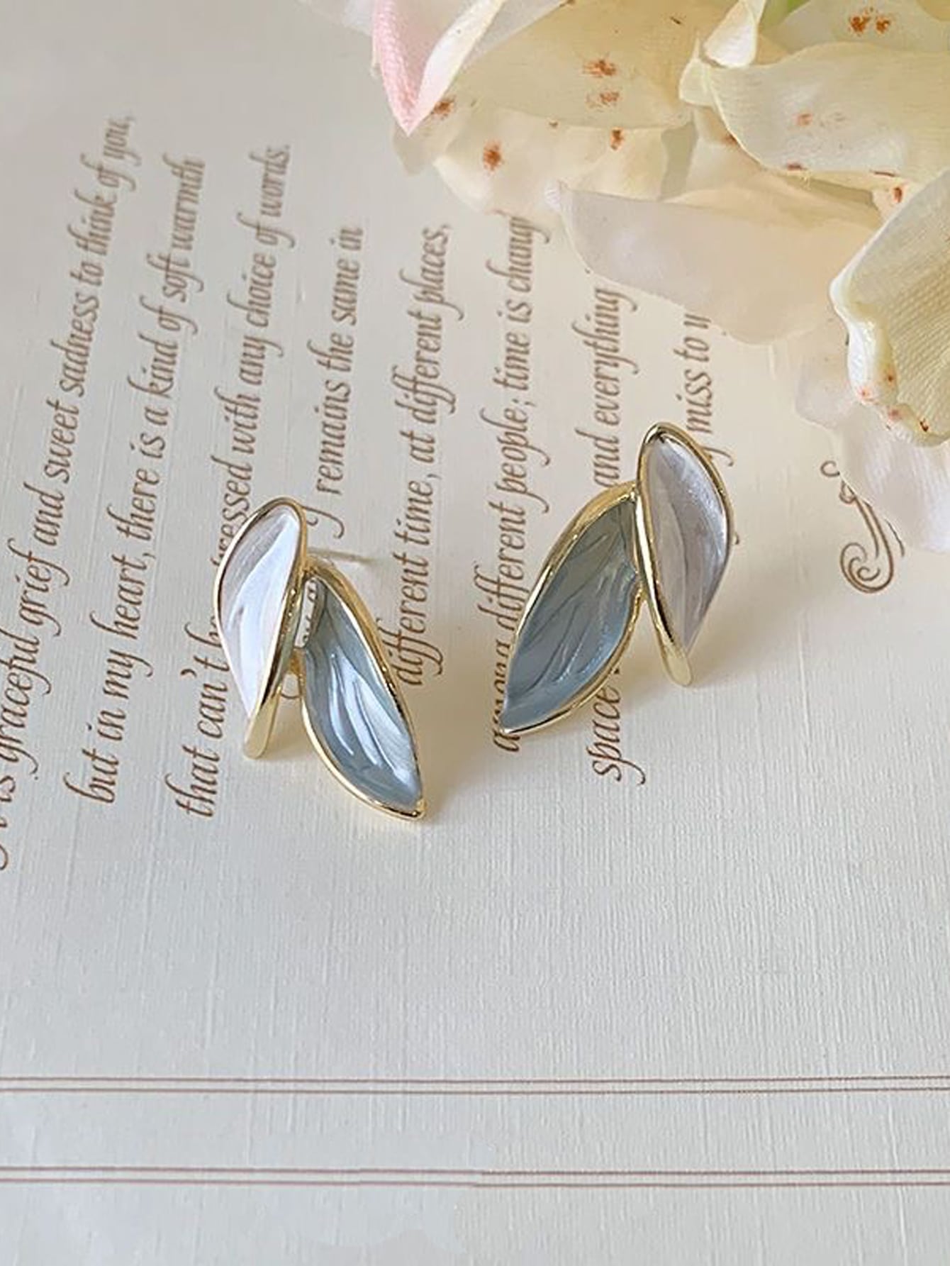 Personalized French light luxury simple and elegant Mori leaf lady earrings 1 pair