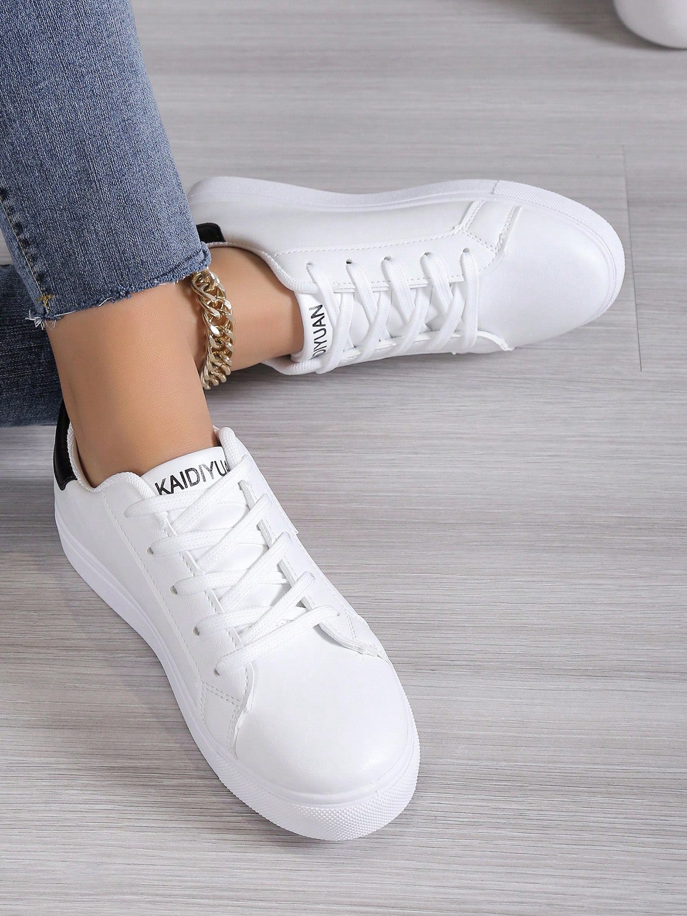 Women's White British Style Lace-up Sport Shoes, Round Toe Low Top Flat Skateboard Sneakers, Fashionable Breathable Slip Resistant Casual Shoes For Students
